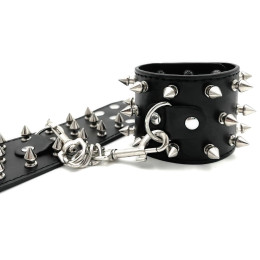 Черные наручники с шипами