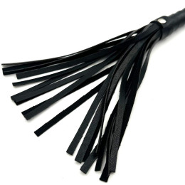 Маленькая чёрная плеть с кольцом на рукояти 30 см