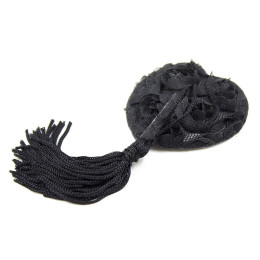 Черные пэстисы в форме сердец декорированные розочками