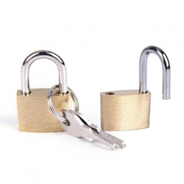 Металлический замок золотистого цвета