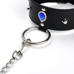 Ошейник на поводке с шипами и стразом