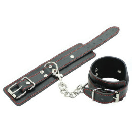 Черные наручники с красной окантовкой