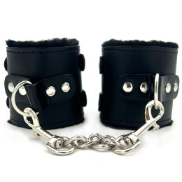 Широкие черные наручники с мехом
