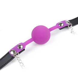 Силиконовый кляп фуксия с зажимами для сосков