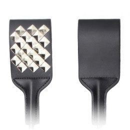 Стек черный декорированный заклёпками 53 см