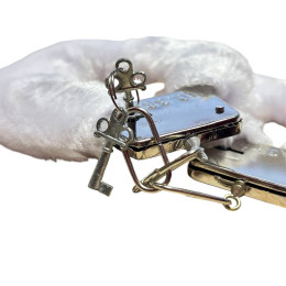 Металлические наручники с белым мехом