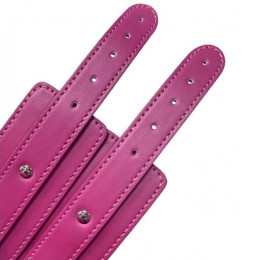 Малиновые наручники на цепочке