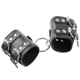 Широкие черные наручники с металлическим кольцом