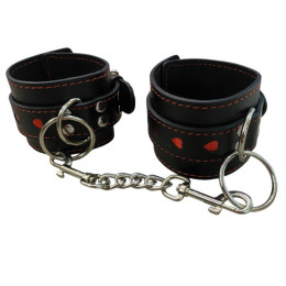 Наручники с красной строчкой и сердечками