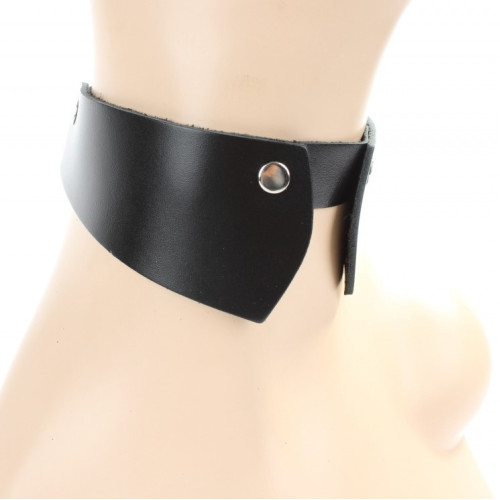 Элегантный чокер стойка с заклепками