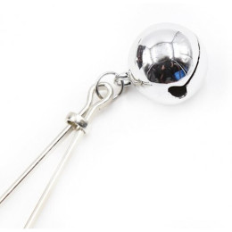 Металлические зажимы с серебристыми бубенчиками