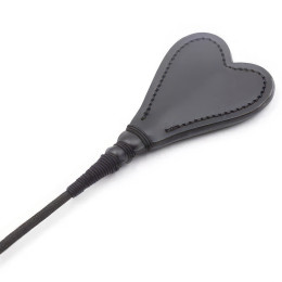 Стек с красной петлей и наконечником в виде черного сердца 66 см