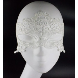 Кремовая маска из ажурного кружева