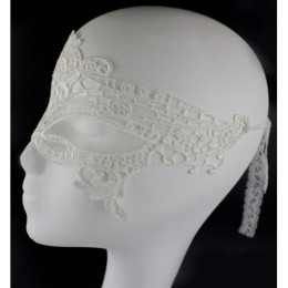 Кремовая маска из ажурного кружева