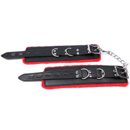 Черные наручники с красной меховой подкладкой