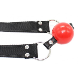 Силиконовый красный кляп на текстильном ремне