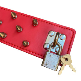 Широкий красный ошейник с шипами и поводком