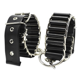 Черные наручники с металлическими кольцами