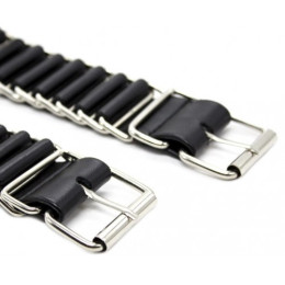 Черные наручники с металлическими кольцами