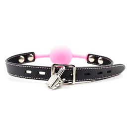 Розовый кляп-шар из силикона на ремне с замочком