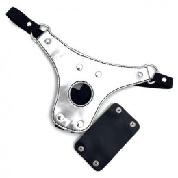 Серебристые трусики для страпона