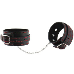 Узкие наручники черного цвета с красной нитью