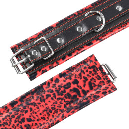 Черно-красные леопардовые наручники