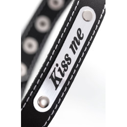 Чокер Штучки-Дрючки «Kiss me» с белой строчкой, кожанный, черный