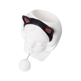 Подставка под сувенирную продукцию "Девочка с жвачкой" белый, черный